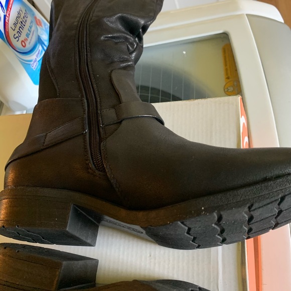 Riding boot in black vegan leather.New in box - Picture 6 of 6